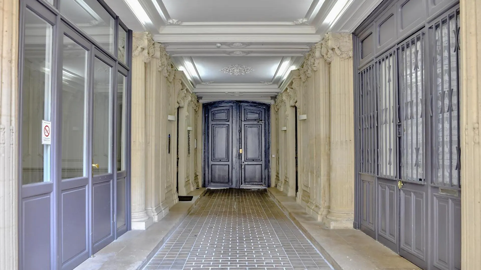 Urban Flat 09 - Stylish Triplex Champs-Elysees Paris
